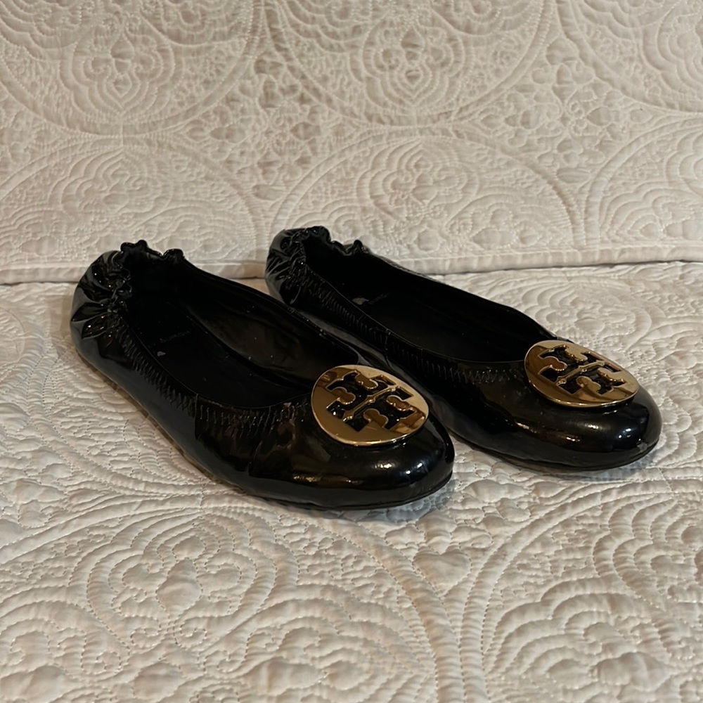 Tory Burch - Reva black patent flats, size 38